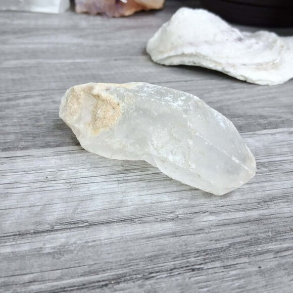 Clear quartz crystal point, imperfect - Picture 3 of 3